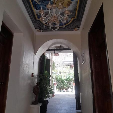 Hostal Atlantis Quito Buitenkant foto