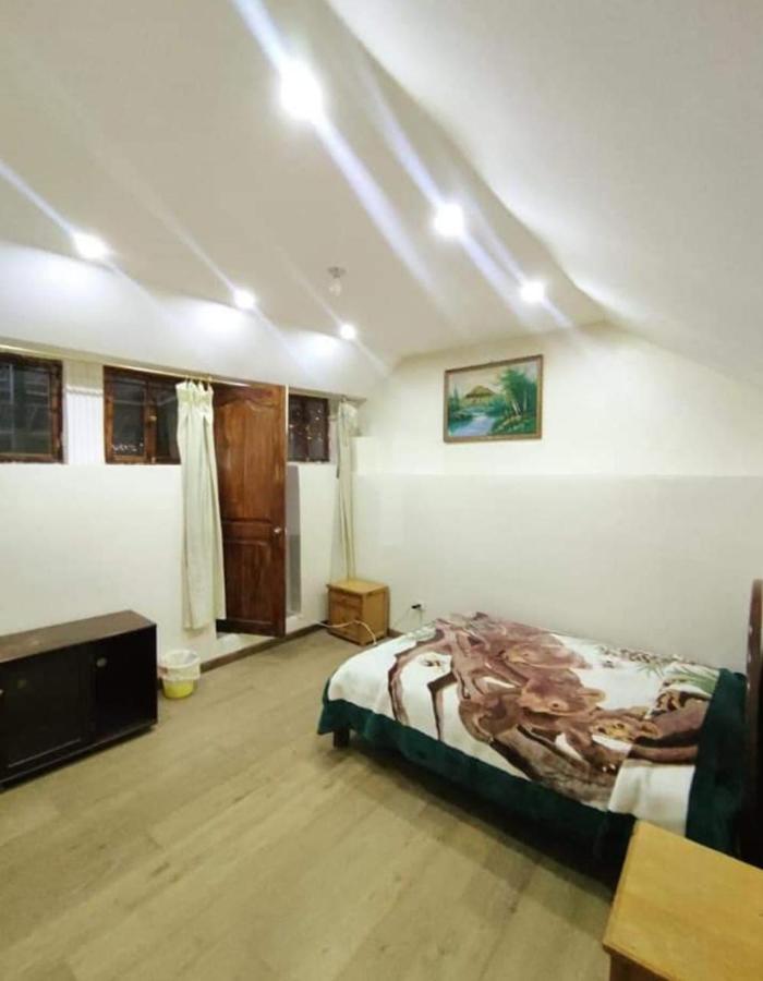 Hostal Atlantis Quito Buitenkant foto
