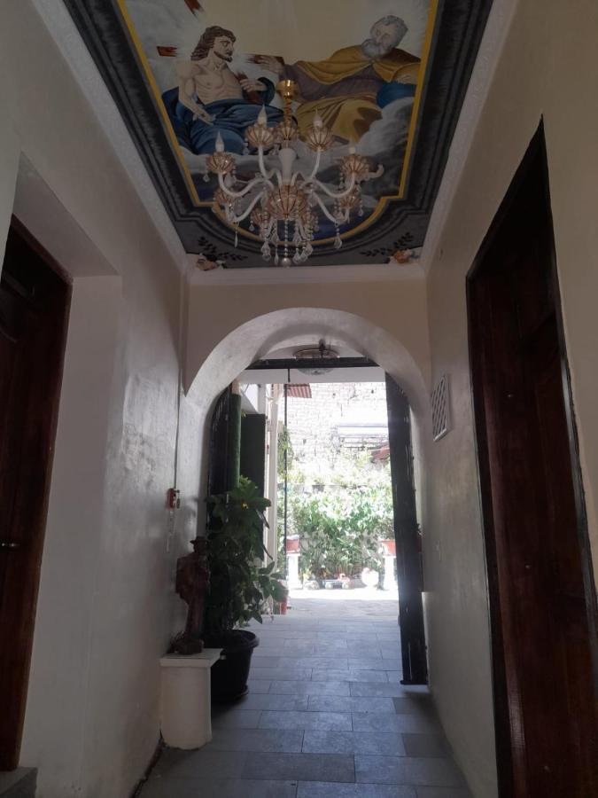 Hostal Atlantis Quito Buitenkant foto