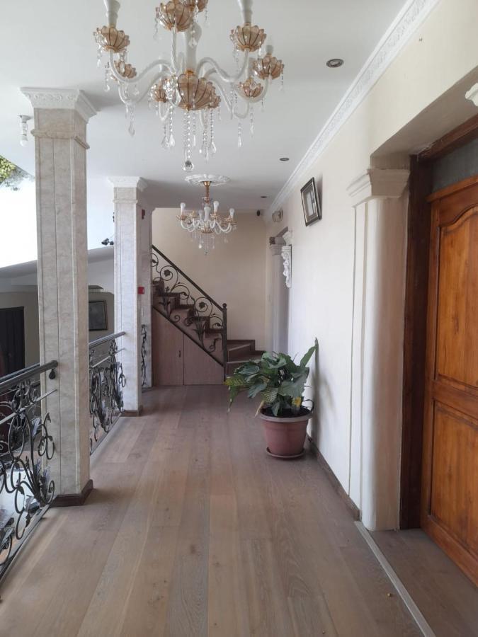 Hostal Atlantis Quito Buitenkant foto