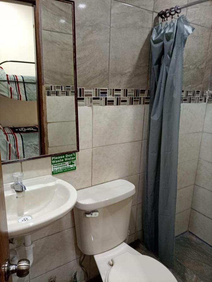 Hostal Atlantis Quito Buitenkant foto