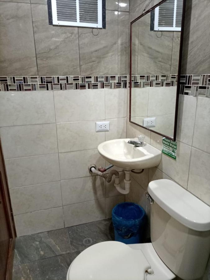 Hostal Atlantis Quito Buitenkant foto