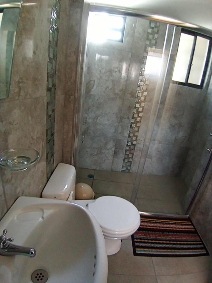 Hostal Atlantis Quito Buitenkant foto