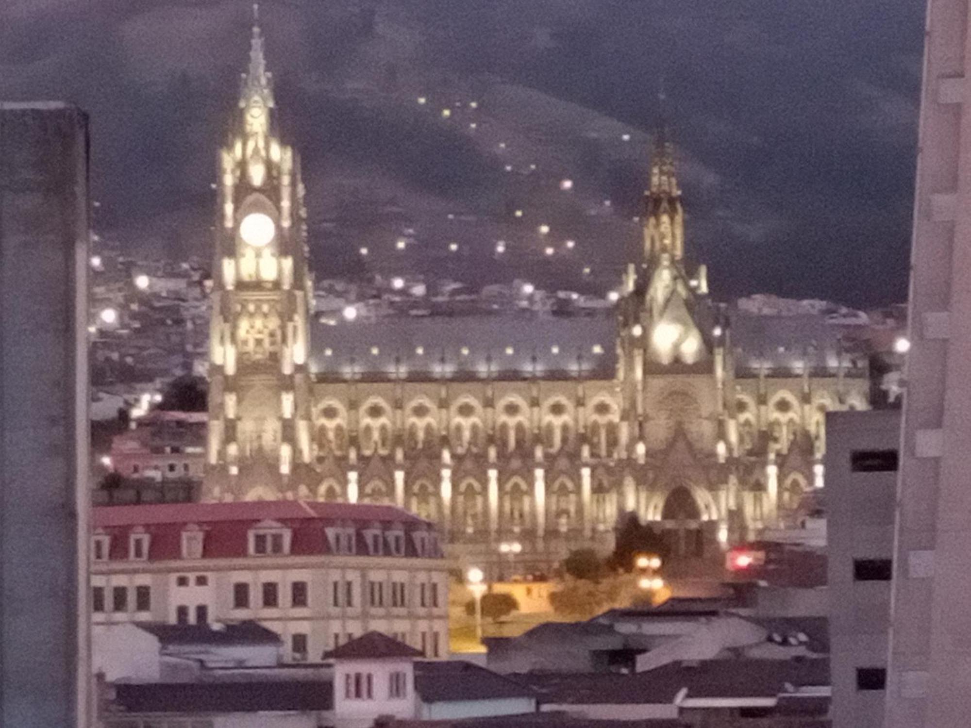 Hostal Atlantis Quito Buitenkant foto